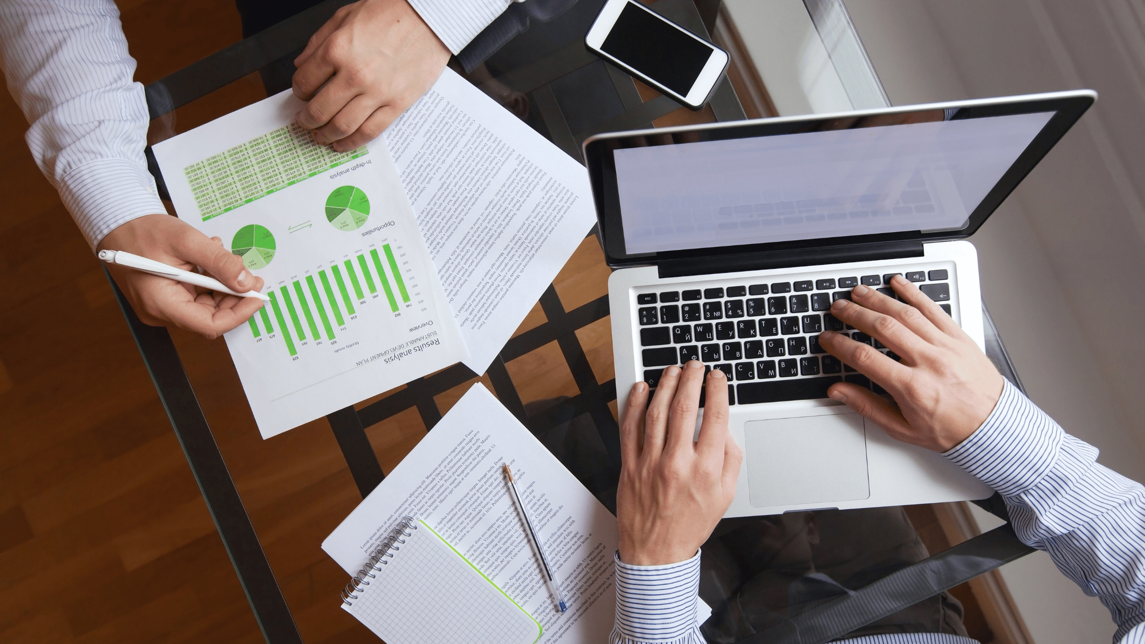 Editorial photo illustrating: Global Mobility compliance and efficiency: document management best practices.